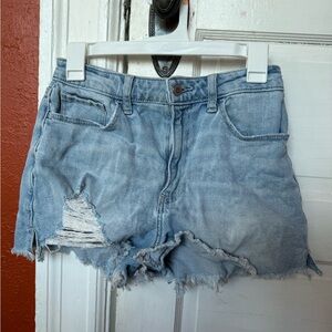 Hollister Ultra High-Rise Mom 3”Light Wash Jean Shorts